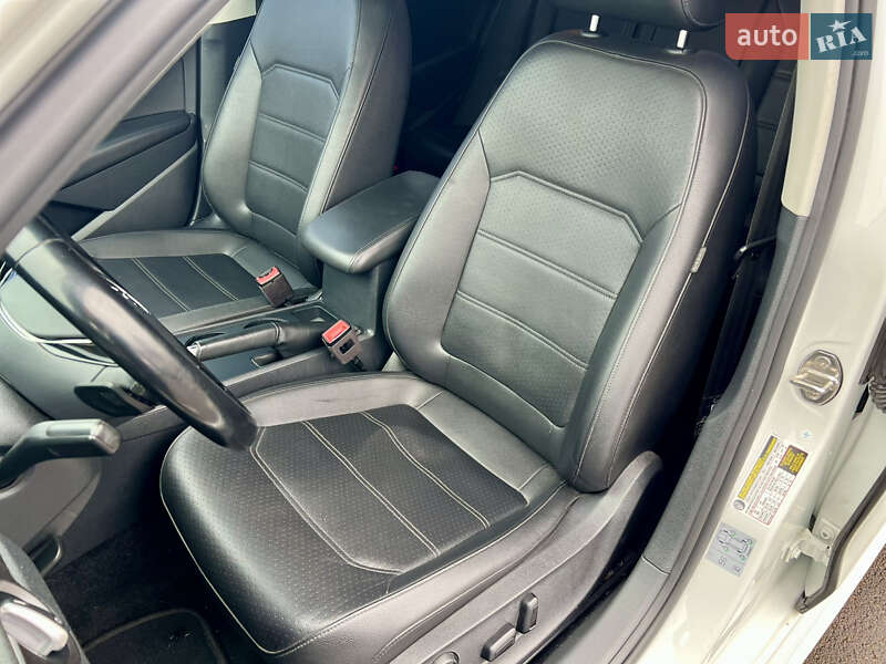 Седан Volkswagen Passat 2018 в Киеве