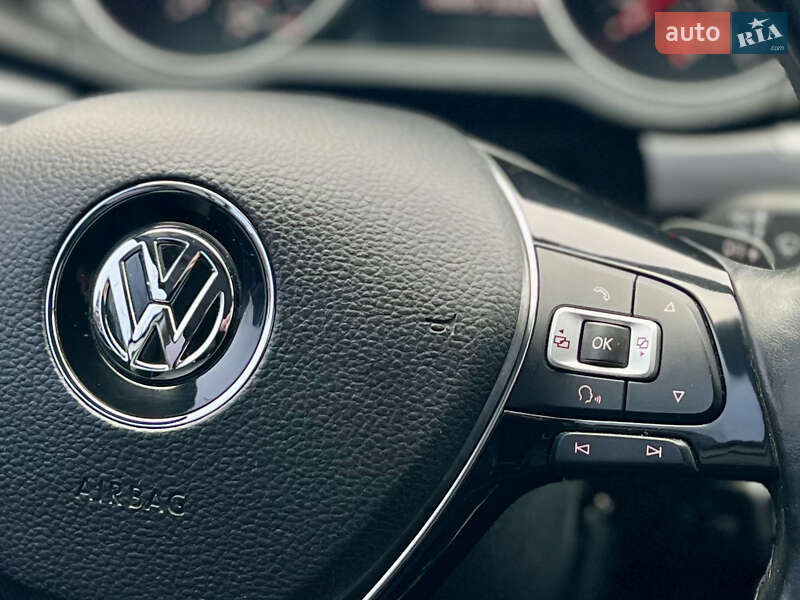 Седан Volkswagen Passat 2018 в Киеве