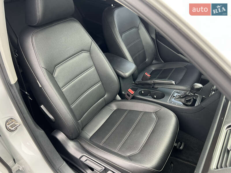 Седан Volkswagen Passat 2018 в Киеве