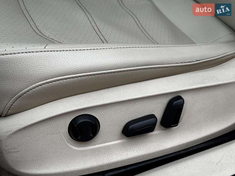 Седан Volkswagen Passat 2014 в Києві