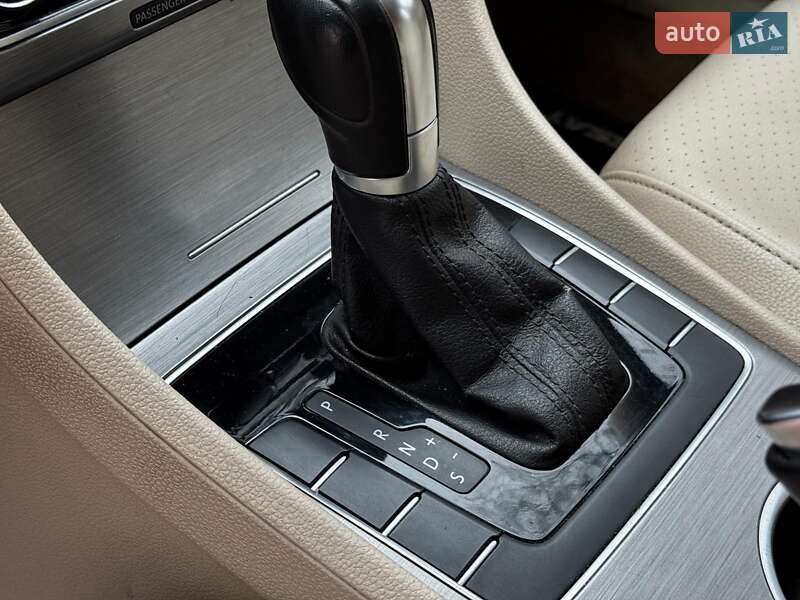 Седан Volkswagen Passat 2014 в Києві
