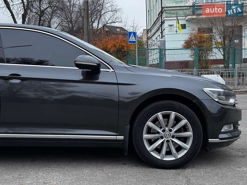 Седан Volkswagen Passat 2018 в Киеве фото 11 Седан Volkswagen Passat 2018 в Киеве