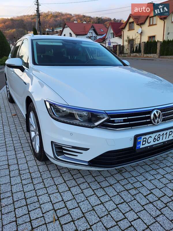 Універсал Volkswagen Passat 2016 в Львові