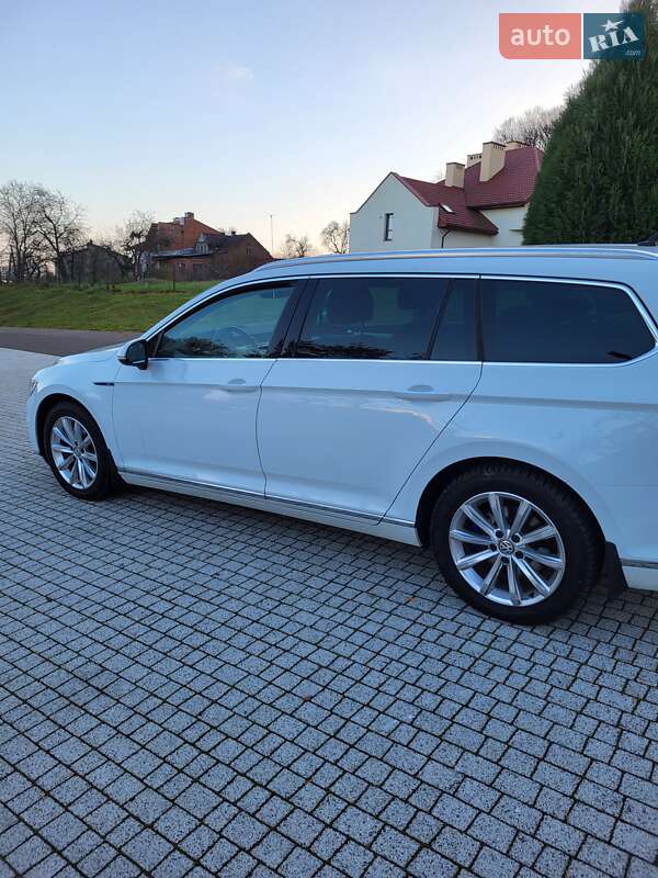 Універсал Volkswagen Passat 2016 в Львові
