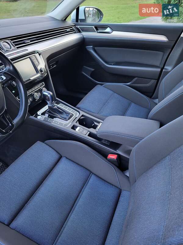 Універсал Volkswagen Passat 2016 в Львові