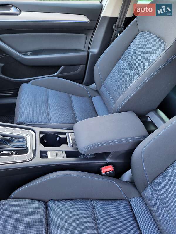 Універсал Volkswagen Passat 2016 в Львові