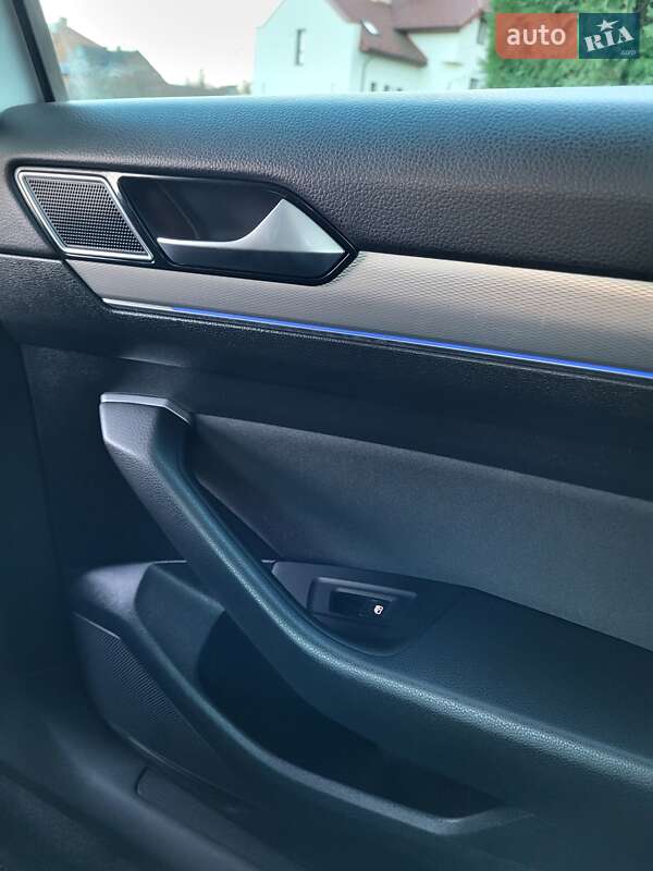 Універсал Volkswagen Passat 2016 в Львові