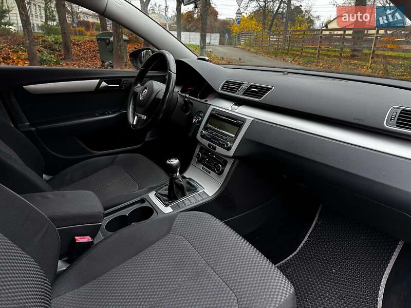 Седан Volkswagen Passat 2011 в Киеве фото 27 Седан Volkswagen Passat 2011 в Киеве
