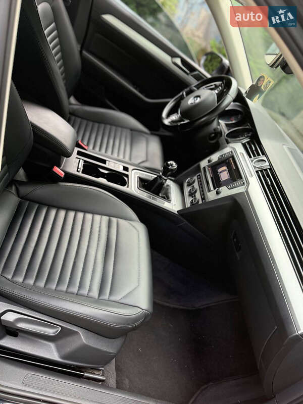 Универсал Volkswagen Passat 2014 в Ужгороде