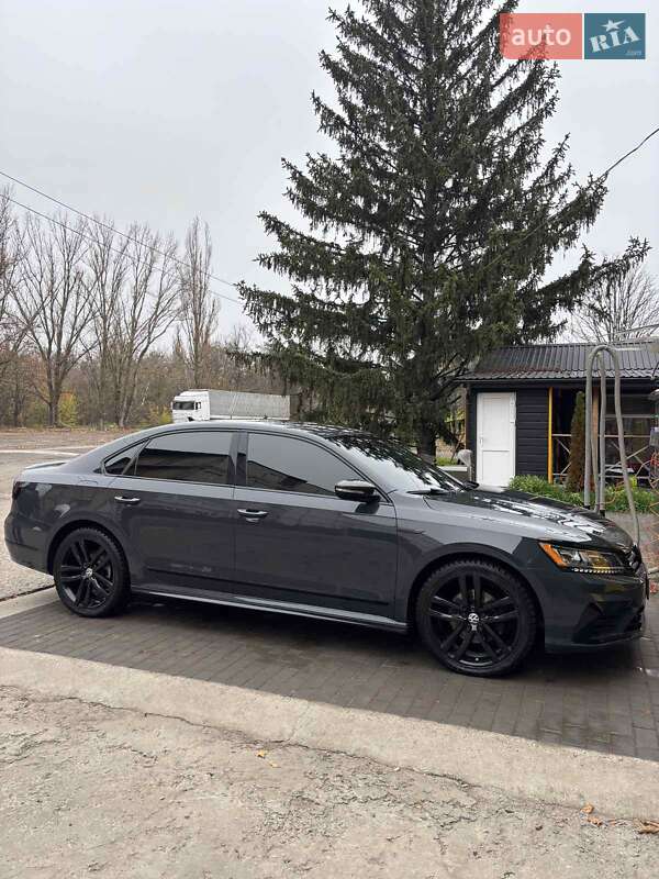 Седан Volkswagen Passat 2016 в Кривом Роге