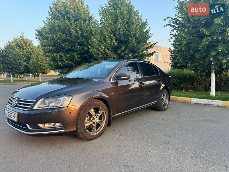 Седан Volkswagen Passat 2011 в Буче