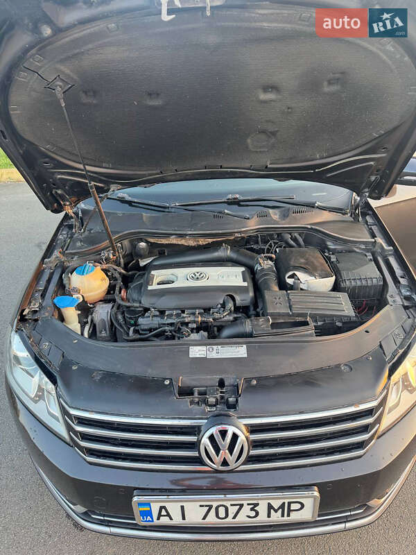 Седан Volkswagen Passat 2011 в Буче