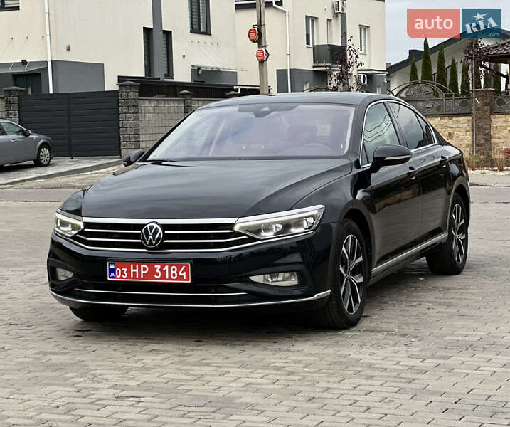 Седан Volkswagen Passat 2021 в Ровно