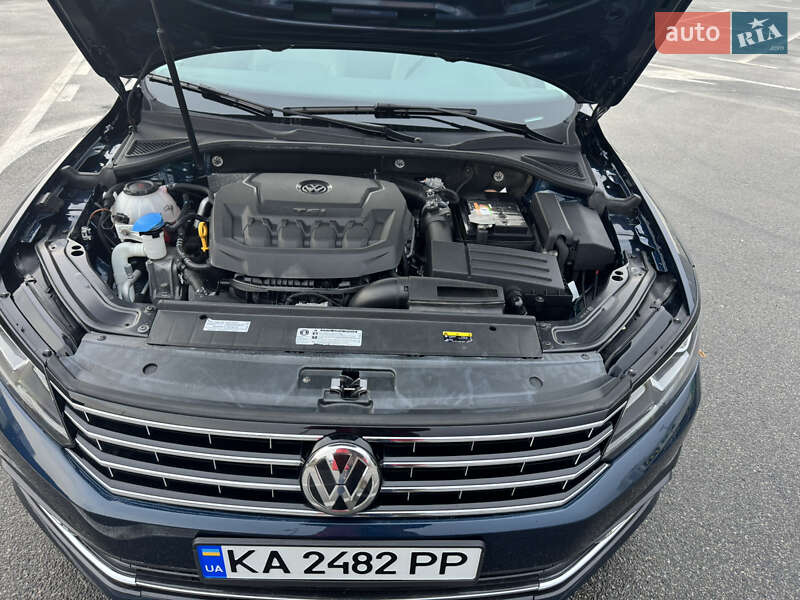 Седан Volkswagen Passat 2018 в Киеве