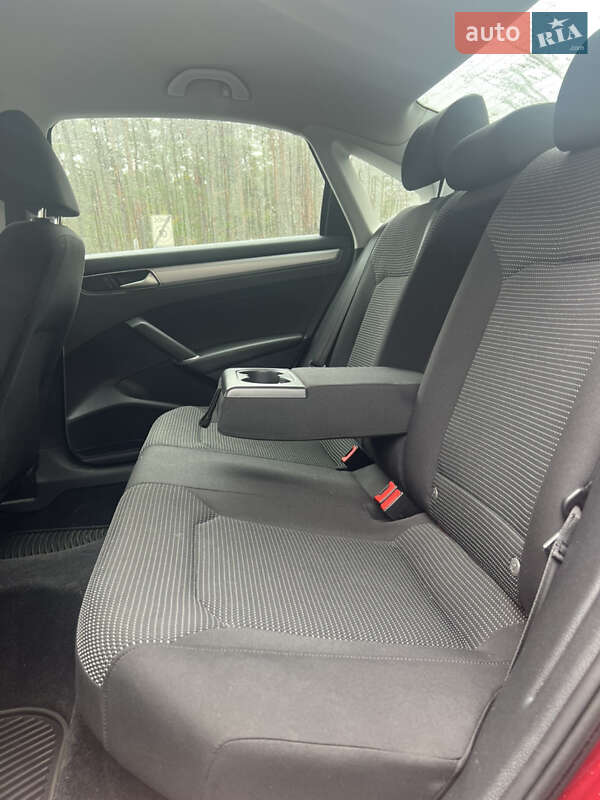 Седан Volkswagen Passat 2016 в Луцьку