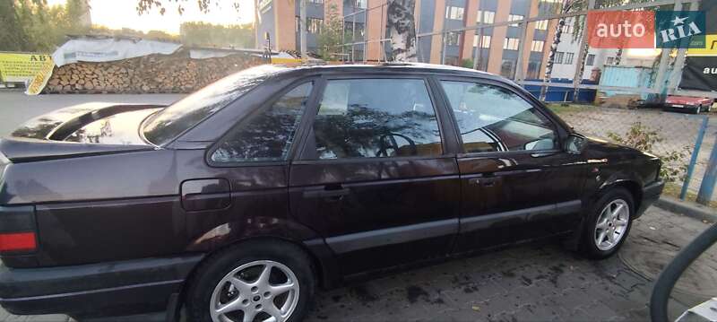 Седан Volkswagen Passat 1992 в Чернівцях