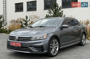 Седан Volkswagen Passat 2017 в Луцке