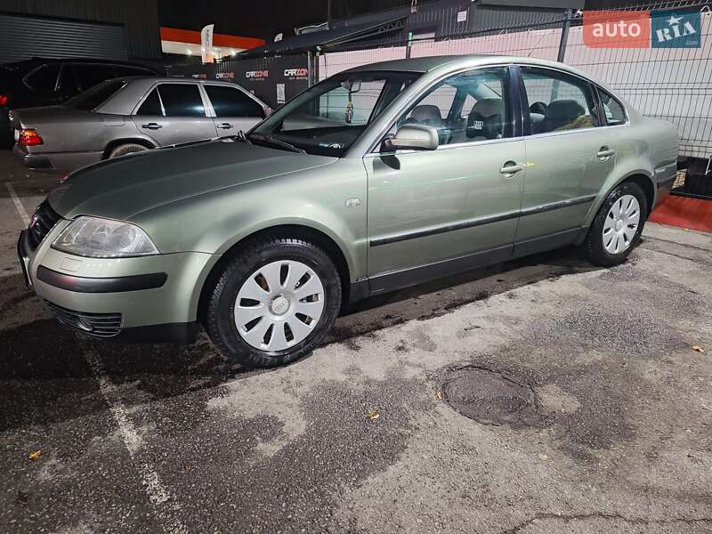 Седан Volkswagen Passat 2001 в Виннице
