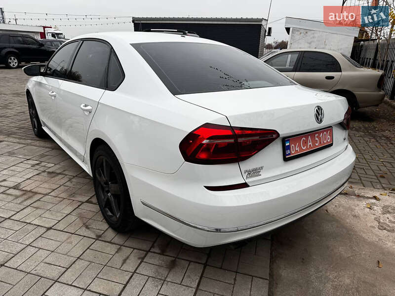Седан Volkswagen Passat 2018 в Днепре