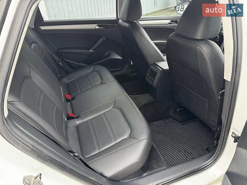 Седан Volkswagen Passat 2018 в Днепре