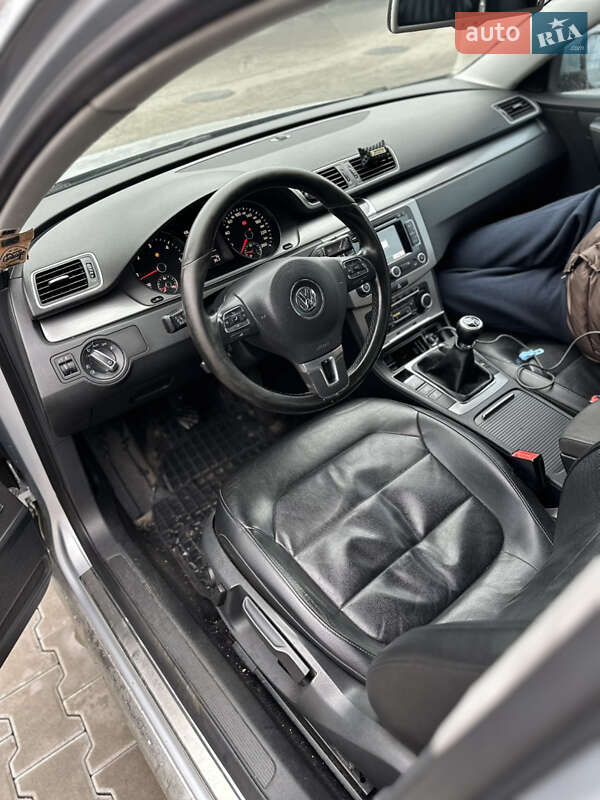 Універсал Volkswagen Passat 2011 в Києві