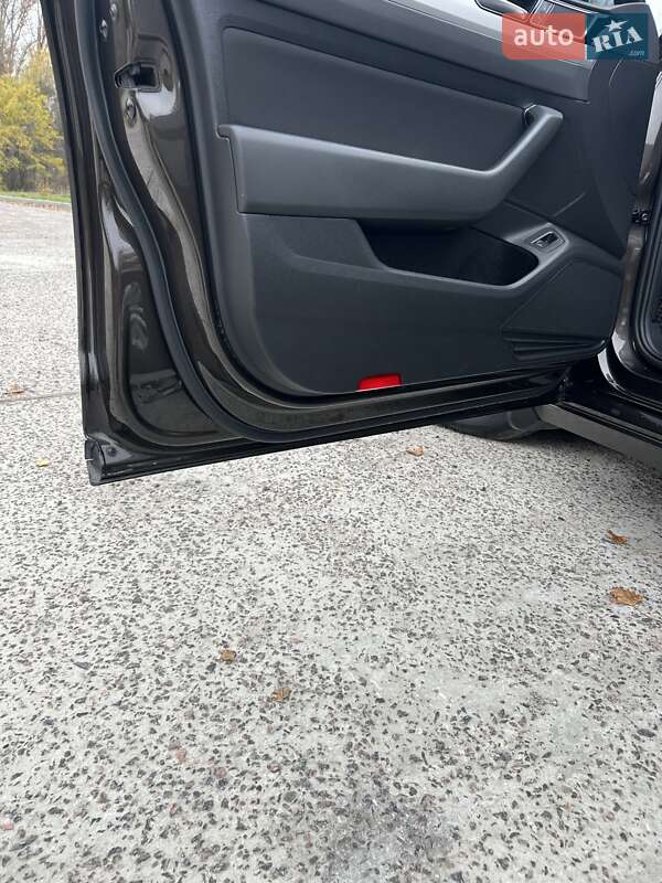 Седан Volkswagen Passat 2017 в Каневе фото 5 Седан Volkswagen Passat 2017 в Каневе