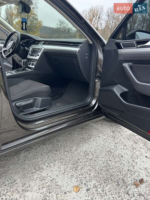 Седан Volkswagen Passat 2017 в Каневе фото 10 Седан Volkswagen Passat 2017 в Каневе