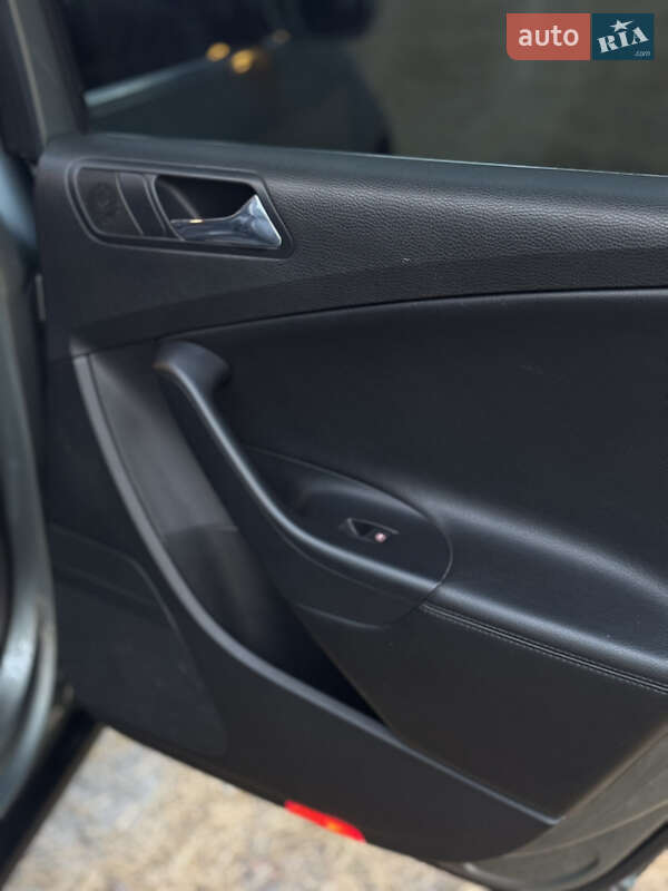 Универсал Volkswagen Passat 2006 в Киеве