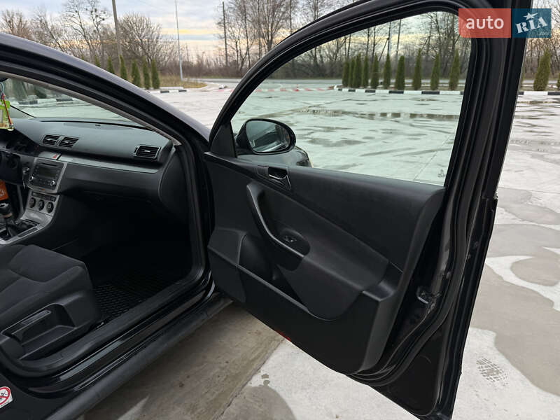Универсал Volkswagen Passat 2006 в Звягеле