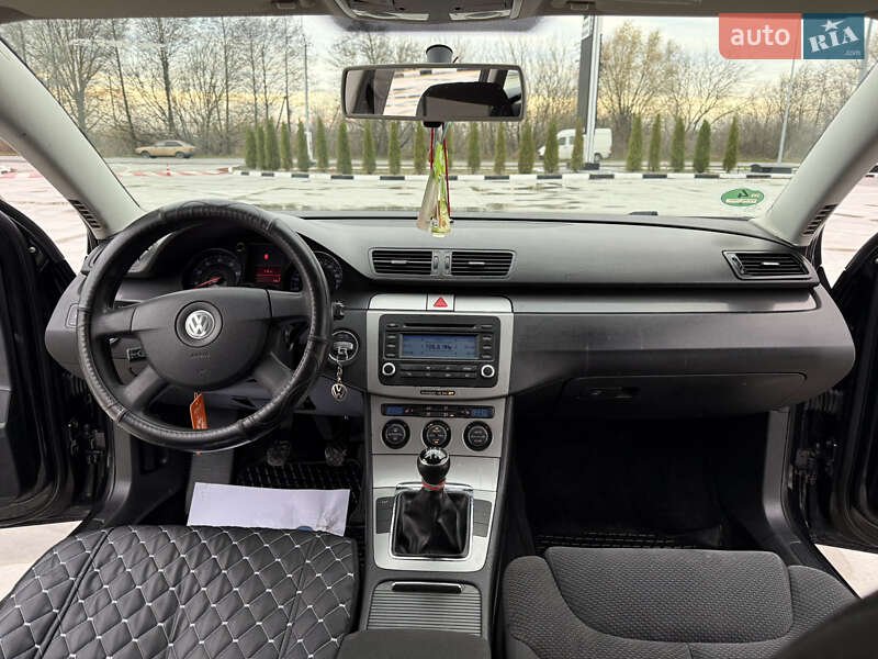 Универсал Volkswagen Passat 2006 в Звягеле