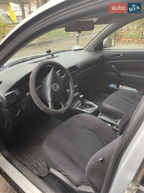Седан Volkswagen Passat 1999 в Киеве