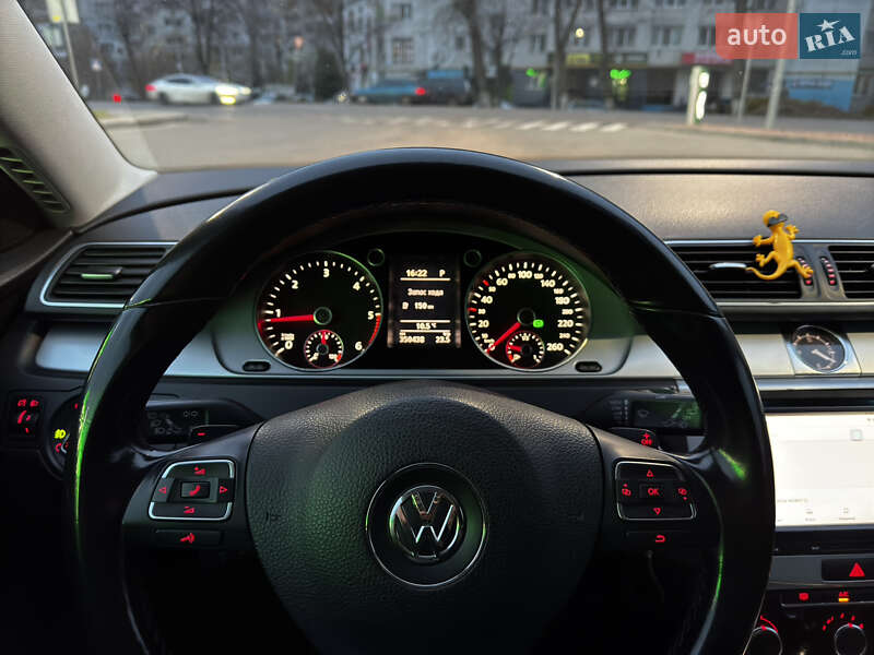 Універсал Volkswagen Passat 2012 в Києві