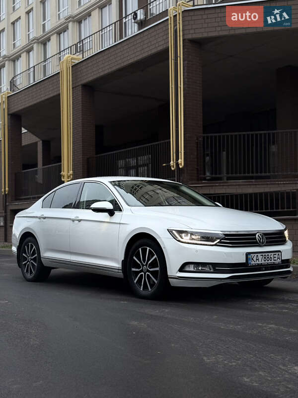 Седан Volkswagen Passat 2015 в Киеве