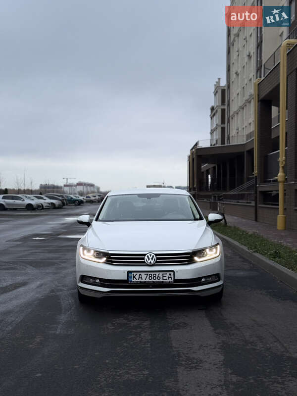 Седан Volkswagen Passat 2015 в Киеве