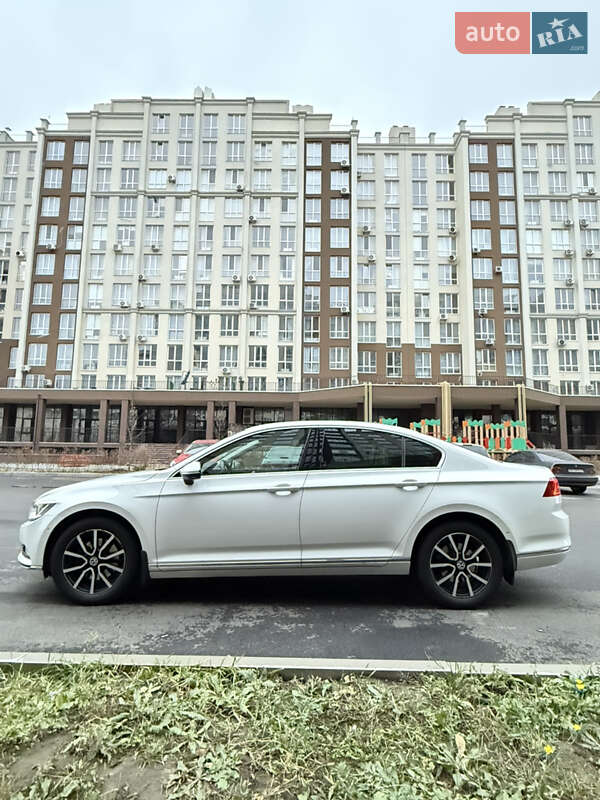 Седан Volkswagen Passat 2015 в Киеве