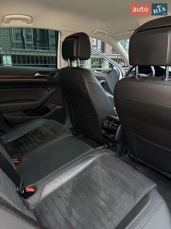 Седан Volkswagen Passat 2015 в Киеве