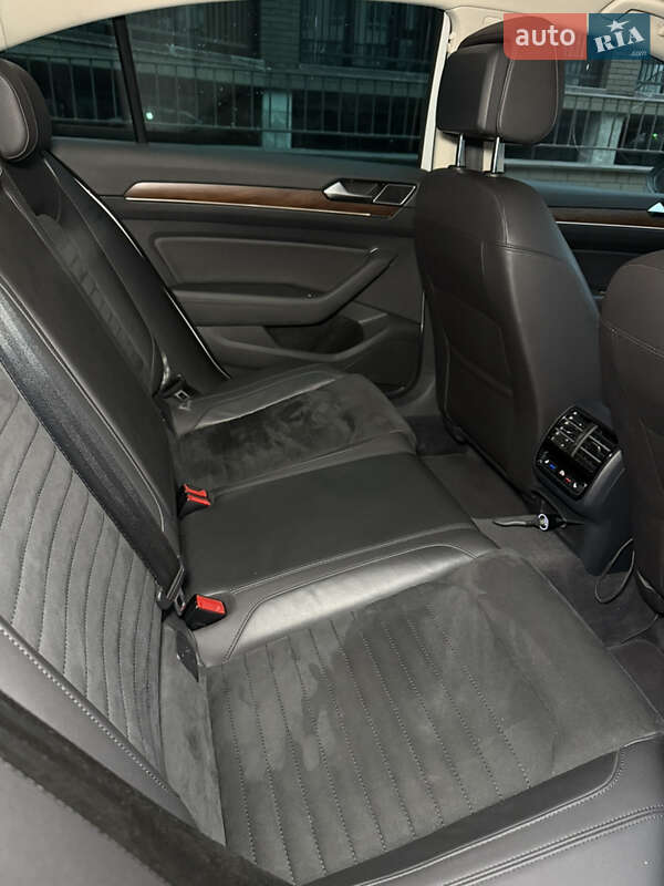 Седан Volkswagen Passat 2015 в Киеве