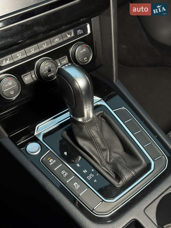 Седан Volkswagen Passat 2015 в Киеве