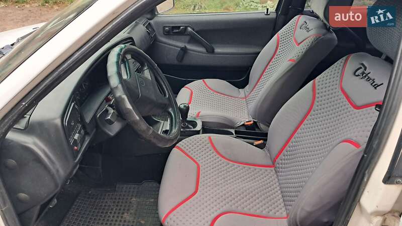 Седан Volkswagen Passat 1989 в Коростене