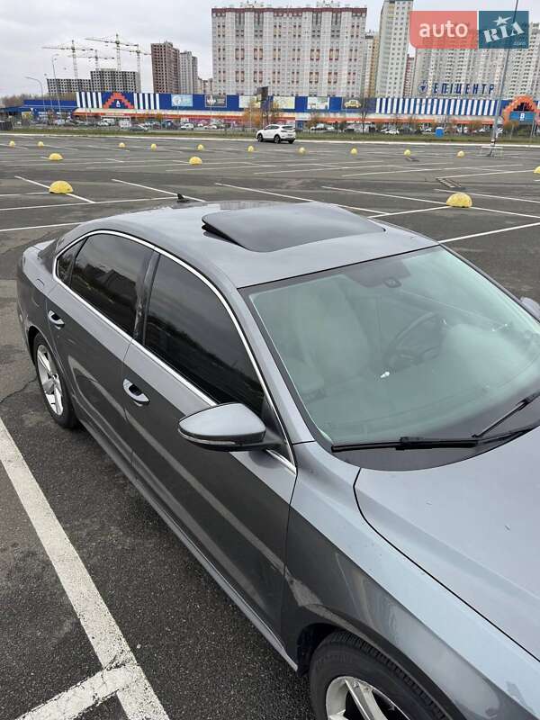 Седан Volkswagen Passat 2012 в Києві