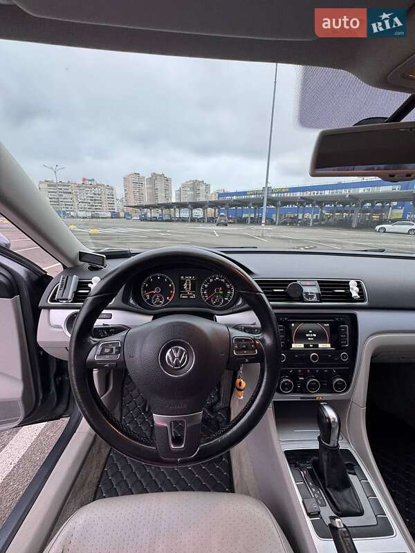 Седан Volkswagen Passat 2012 в Києві