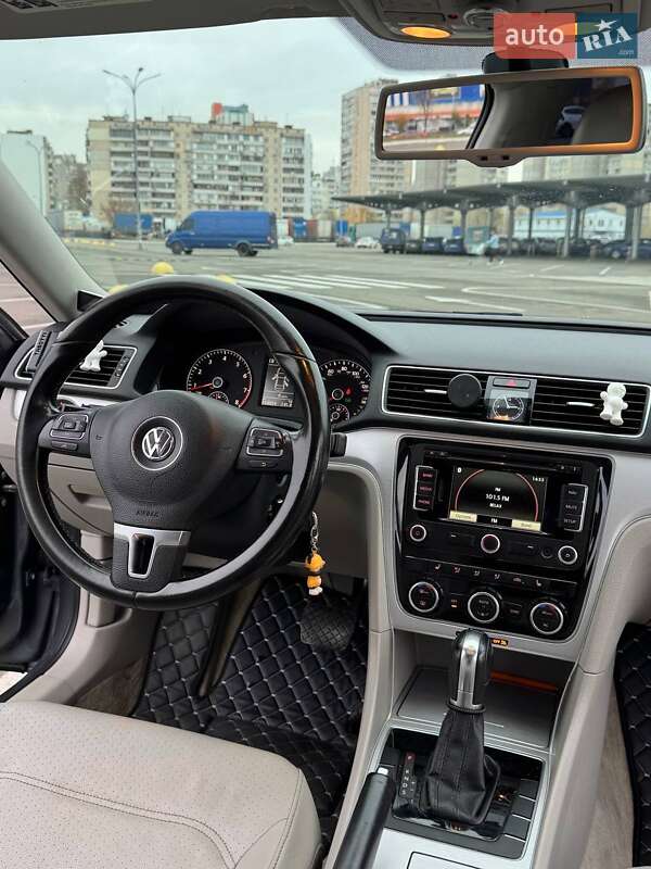 Седан Volkswagen Passat 2012 в Києві