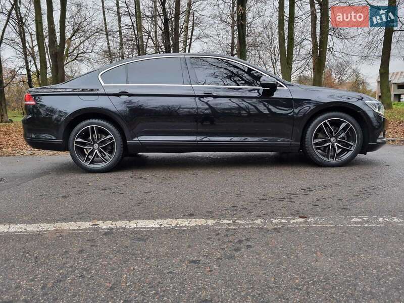 Седан Volkswagen Passat 2016 в Черновцах