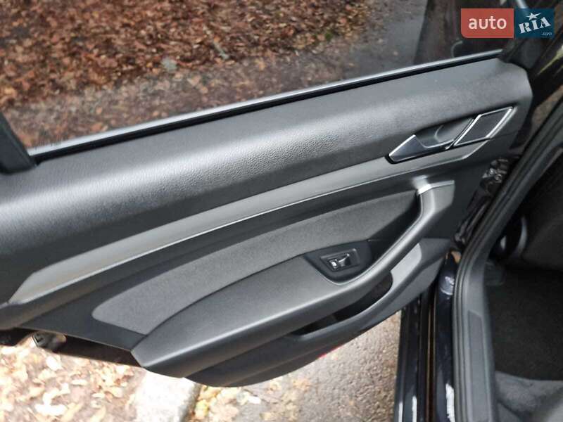 Седан Volkswagen Passat 2016 в Черновцах