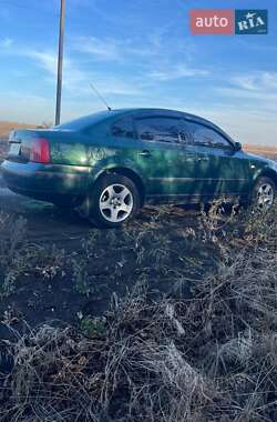 Седан Volkswagen Passat 1999 в Валках