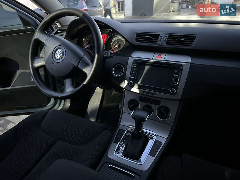 Седан Volkswagen Passat 2005 в Чернівцях