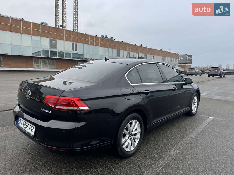 Седан Volkswagen Passat 2015 в Києві