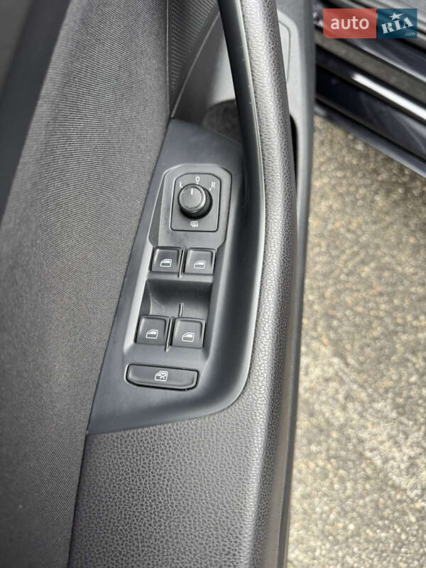 Седан Volkswagen Passat 2015 в Києві