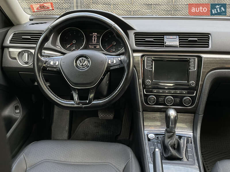 Седан Volkswagen Passat 2018 в Луцке