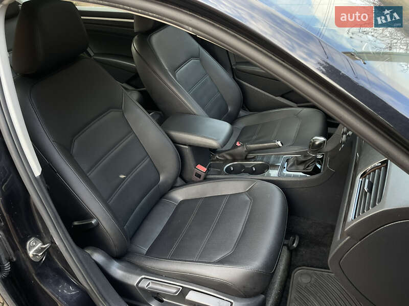 Седан Volkswagen Passat 2018 в Луцке